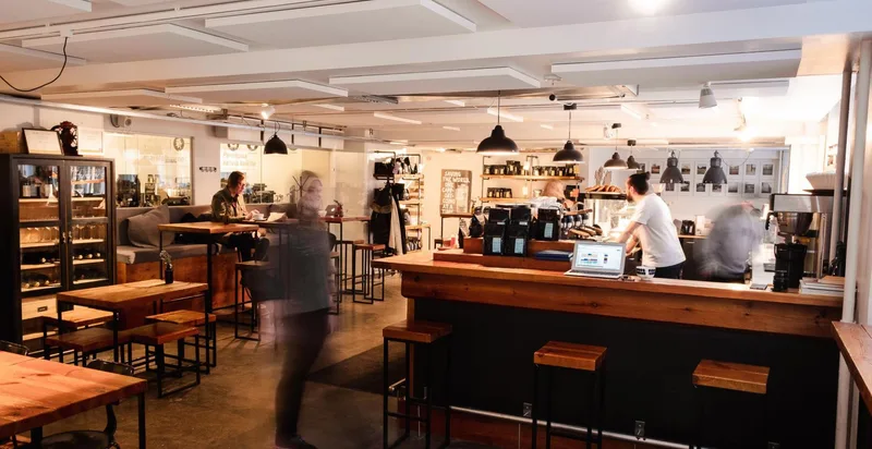Kaffa Roastery kahvilan sisatilat Punavuoressa